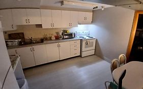 Cozy Apartment With A Spacious Backyard In The Ravine